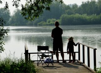 Czy chodzenie z kijki odciążają kolana?