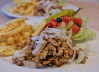Jak zrobić sos tzatziki w domu?